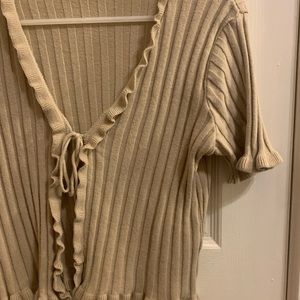 Sand colored tie open top